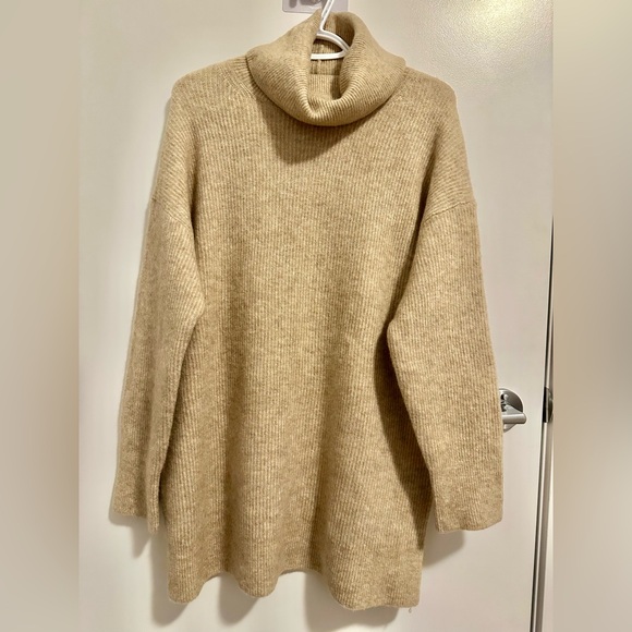 Aritzia Babaton Lacombe Oversized Turtleneck Sweater - Picture 2 of 5